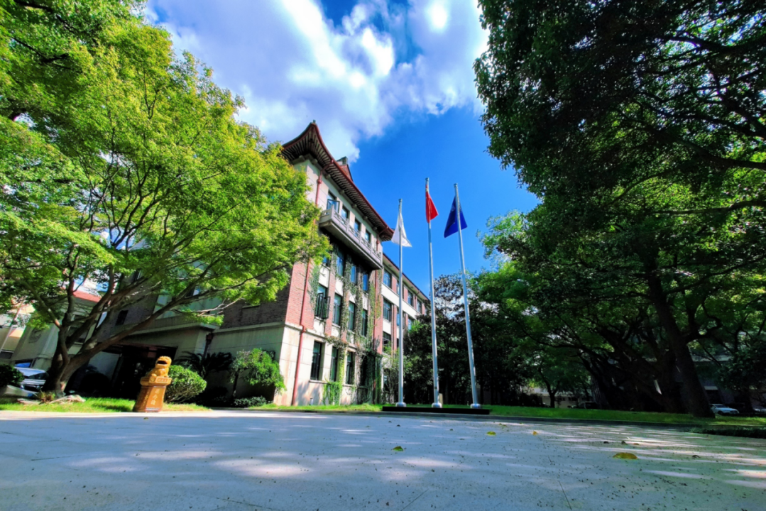 a3e9f6d9789e4c7abd18549a345d16f4